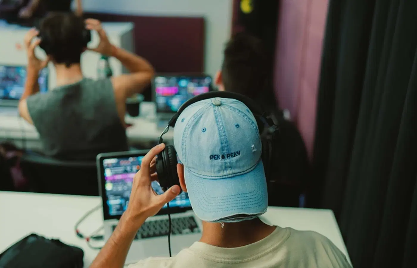Estudios de Carrera de DJ de música Electrónica Certificada